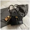 Moda Primaveral 2026 Bolso Sencillo Nuevo Bolso Pequeño de Hombro para Chica con Estilo Mochila Retro Casual