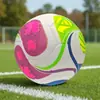 Novo Modelo Bola de Futebol Copa do Mundo 2026 EUA-Canadá-México, Tamanho 5 Laminada, Tamanho 4 Adesiva, Tamanho 3 PU Costurada à Máquina Bola de Futebol PVC Atacado