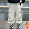 Pantalones de Forro Polar para Niños Pantalones Cargo para Niños Otoño/Invierno 2026 Estilo Nuevo Frescos y Elegantes Pantalones Casuales de Invierno para Niños Pequeños
