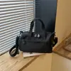 Nova coleção de outono: bolsa feminina versátil que pode ser carregada na mão ou usada como bolsa transversal, apresentando múltiplos compartimentos, um design leve e um estilo simples e casual adequado para o uso diário e para ir ao trabalho.