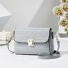 2026 Novo Modelo Bolsa Quadrada Pequena com Aba Estampa Dark Pattern para Mulheres com Fivela de Metal, Bolsa de Ombro, Bolsa Transversal para o Dia a Dia para Mulheres, Atacado