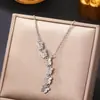 Novo Colar de Trevo de Quatro Folhas Estilo Coreano com Zircônia Microincrustada em Aço Titânio para Mulheres, Banhado a Cobre com Ouro Real, Corrente de Clavícula Tendência