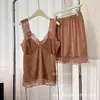 26 Conjunto de Pijama de Encaje Retro de Moda con Shorts de Seda Helada para Mujer, Conjunto de Ropa de Casa Sencillo y Cómodo para Mujer