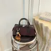 Bolso de mano para mujer estilo comercio exterior, retro, con acabado mate, perfecto para otoño, con una estética europea y americana única, que irradia un ambiente sofisticado y de alta gama, adecuado como bolso de hombro o bolso cruzado.
