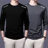 [230g] Camiseta de manga larga para hombre, corte holgado, cuello redondo, adecuada para primavera y otoño, capa interior fina, camiseta básica versátil