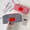 Estuche de Lápices a Cuadros con Tomate de Dibujos Animados para la Temporada de Regreso a Clases, Bolsa de Almacenamiento de Papelería Tridimensional para Estudiantes, Linda Bolsa de Almacenamiento Portátil para Niñas