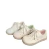 Zapatos Casuales Blancos Versátiles de Nicho para Mujer Otoño 2025 Nuevos Zapatos para Mujer de Malla Transpirable con Falda Zapatillas de Entrenamiento Moral