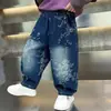 Ropa de Primavera y Otoño para Niños Pantalones de Mezclilla Bordados con Flores de Glicinia Estilo Coreano Pantalones Banana Amplios Modernos para Niños Pantalones de Bebé