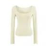 Camiseta feminina sexy estilo americano com decote em U profundo e grande, bolsos aplicados, costura densa, corte justo, manga longa, comprimento curto, top base