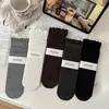 Novas meias de outono estilo ballet para mulheres, com acabamento em renda, um design moderno e versátil, construção sem costura, listras verticais e comprimento até a panturrilha, na cor cinza