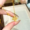Collar Hueco de Trébol de Cuatro Hojas Chapado en Oro para Mujer, Diseño de Nicho, Cadena Versátil de Moda para Clavícula, Latón con Chapado en Oro
