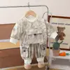 Conjunto de Ropa de Primavera Nuevo para Niños 2026, Elegante y Moderno Conjunto de Dos Piezas de Primavera y Otoño para Niños con Bolsillo Roto y Collar