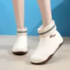 Novas Botas de Chuva Femininas Fashion Outwear Cano Curto Sapatos de Água Impermeáveis Antiderrapantes Forradas com Lã Leves Planas Cozinha Femininas Sapatos de Borracha