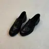Mocasines de cuero negro para mujer, estilo británico retro, punta redonda, remaches, plisados, sin cordones, tacón grueso