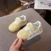 Zapatillas bajas para niños, zapatos blancos cómodos, nuevo modelo principios de otoño 2026, zapatillas deportivas para niñas, zapatillas para correr para niños, zapatos para bebé