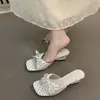 Sandalias de Tacón Alto Elegantes Color Champaña Chu Yuji para Mujer, Verano 2026, Adecuadas para Usar con Faldas en Vacaciones, Cuña con Tira para el Dedo del Pie