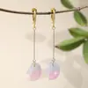 Novos brincos chineses longos de temperamento antigo com pétalas coloridas, franjas frescas e elegantes, joia de orelha versátil da moda, atacado