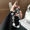 Correa creativa para teléfono con cuentas en forma de corazón, cadena para funda de teléfono DIY, colgante de corazón con cuentas hecho a mano, accesorio decorativo
