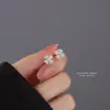 Brincos de Trevo da Sorte de Quatro Folhas Cheios de Diamantes em Prata Esterlina S925 para Mulheres, Luxo Acessível Elegante, Brincos de Trevo Pequenos Frescos e Compactos Incrustados com Diamantes