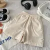 Conjunto de roupas de verão para meninos e meninas, novo conjunto estiloso e moderno de duas peças com manga curta e shorts para crianças