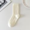 Calcetines para mujer de terciopelo australiano calcetines de tubo vertical otoño e invierno gruesos cálidos Joker calcetines de tubo largo calcetines Zhuji al por mayor