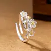 Anel Aberto Flor de Ameixa Criativo Banhado a Prata para Mulheres, Design Floral Vintage Bicolor, Joia Elegante e Fresca de Anel Flor de Cerejeira Atacado