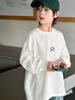 Camiseta blanca de manga larga para niño primavera y otoño 2024 nueva camiseta grande de primavera para niños suéter fino de primavera para niños