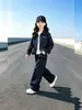 Conjunto de mezclilla de otoño para niñas 2026 nuevo estilo, moderno conjunto de tres piezas con pantalones de pierna ancha para niños mayores, elegante estilo casual de trabajo