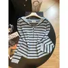 Camiseta de tricô listrada com gola estilo college azul-marinho para mulheres, nova moda outono, top básico jovem e sofisticado 13612