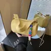 Bolso tipo almohada casual simple para mujer, bolso de hombro de moda estilo coreano, tendencia nicho verano 2025, bolso versátil de alta gama para mujer