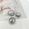 Botones Metálicos Curvos Rayados Estilo Chanel Cosidos a Mano con Acabado de Lujo para Trajes, Abrigos, Chaquetas y Camisas de Gama Alta