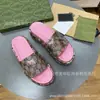 2024 Novo Verão G Bordado em Casa Estampado Tendência Versátil Chinelos Grossos Feminino Roupa Externa Casual Sapatos Plataforma Mickey