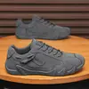 Otoño 2026 Nuevos Zapatos Casuales de Gamuza para Hombre Suela Suave Antideslizantes de Moda con Cordones Tenis Casuales KS8851