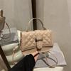 2025 Nova Bolsa Pequena Bolsa Transversal Feminina Matelassê Moda de Alta Qualidade Versátil Bolsa de Mão Transfronteiriça Verão Bolsa Pequena Quadrada