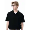 Camisa polo gris para hombre, de manga corta, estilo falso dos piezas, estilo americano, elegante y sofisticada, camiseta de peso pesado hecha de algodón al aire