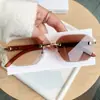 Gafas de Sol Fotocromáticas Automáticas para Hombre con Patillas de Imitación Madera, Diseño Sin Marco Cortado a Diamante, Protección Solar, Gafas de Estilo de Alta Gama