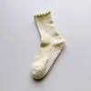 Calcetines de yoga para mujer, calcetines profesionales deportivos para Pilates, fitness, pista de baile, calcetines profesionales antideslizantes de media pantorrilla para mujer al por mayor
