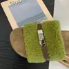 Chinelos peludos com estampa de leopardo para mulheres, novo modelo outono e inverno 2026, chinelos de algodão slip-on com sola plana, chinelos de sola grossa para mulheres usarem fora