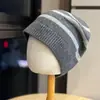 Nuevos gorros de punto para otoño e invierno, unisex, versátiles, cálidos, con rayas de contraste, modernos y a la moda, y diseñados para cubrir la cabeza