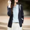 Camisa de two-piece falso com temperamento intelectual, cardigã de malha com lapela, casaco de suéter casual solto em camadas para outono e inverno feminino, peça externa