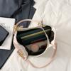 Bolso de Hombro para Mujer Estilo Western de Color Contrastante 2025 Nuevo Estilo Coreano Diseño de Nicho Bolso Tote Grande de Capacidad Simple Casual Portátil