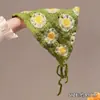 Lenço Triangular Vermelho de Tricô com Renda, Lenço de Cabeça Estilo Coreano, Faixa de Cabelo, Lenço Pequeno Versátil, Acessório Floral para Tirar Fotos