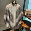Bufanda Cuadrada Grande Nueva de Algodón y Lino para Primavera y Verano Chal Protector Solar para Mujer Bufanda de Seda Bufanda Versátil de Moda para el Trabajo