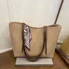 Bolso tote de gran capacidad para mujer para exportación, nuevo bolso de hombro casual primavera/verano 2026, bolso tote retro europeo y americano para el día a día