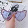Nuevos lentes de sol transfronterizos en forma de corazón, lentes de moda clásicos en forma de corazón, lentes de sol con incrustaciones de diamantes de venta caliente en estaciones internacionales para mujeres