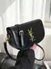 2026 Nova Moda Simples Acolchoada Bordada Ysl Bolsa de Axila Versátil Ombro Transversal Sela para Mulheres