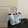 Bolso tipo cubo texturizado estilo western 2026 versión coreana verano nueva moda simple casual versátil bolso de hombro cruzado