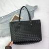 Bolsa Retrô de Aparência Sofisticada para Mulheres 2025 Nova Moda Padrão Tecido Bolsa de Ombro Grande Capacidade Bolsa Tote Portátil