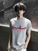 Top de verano para hombre de estilo simple, exclusivo transfronterizo, bordado, de manga corta, con mangas acanaladas tridimensionales en los hombros y cuello pequeño