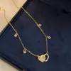 Collar de acero inoxidable con borla de gota de agua de circón europeo y americano, lujo ligero con un toque de alta gama, cadena para la clavícula de nicho, estilo minimalista, accesorio versátil